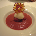 ロドラント ミノルナキジン - デセール：静岡、鈴木さんのトマトとフリュイルージュのフレシュール　苺のコンフィチュールと檸檬のソルベ