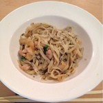 白ごまと黒ごま - ツナと大根の和風パスタ