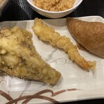 丸亀製麺 - マイタケ、エビ、稲荷寿司
