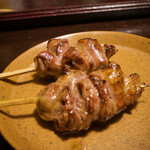 鳥田中 - ●地鶏串　はつもと