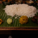 Kalpasi - バスマティライス、長芋のアチャール、木の芽とココナッツのチャトニ、新じゃがのマシヤル、茄子のペッパーフライ