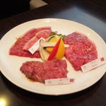 竹屋牛肉店 - 松坂牛の三種盛（くり、ランプ、えちぼ）