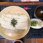 Udon Ya Kazu - 【2022年04月】ざる＠670円。逆サイドからパシャリ(^^)/