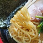 横浜ラーメン 田上家 - 中太ちぢれ麵