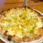 Pizzeria Parentesi - しらすとねぎとモッツァレラの塩味～カラスミがけ～1700円