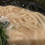 オリオン餃子 - 麺は太麺