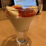 ガスト - 料理写真:イチゴとイチゴゼリー