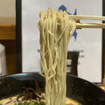 博多ラーメン 亀八 - 麺