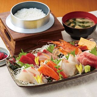旨い魚には旨い日本酒！お気に入りの一杯を見つけてください♪