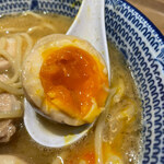 白楽 栗山製麺 ラゾーナ川崎プラザ店 - スープにマッチングした味付け