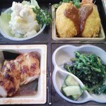 もてなし亭 - ある日のランチ９００円かにクリームコロッケと鳥の照り焼き
