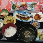 魚万 - 料理写真:平日限定お刺身ランチ