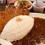 エフのカレー - かつカレー