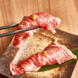 《肉寿司》口の中でとろけるA5黒毛和牛を使用！！