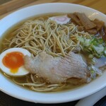 にぼしラーメン かのうや - この味玉をご覧くださいませ。上手に拵(こさ)えてますよね。匠の為せる技、脱帽です！