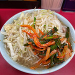 ラーメン二郎 - 小豚野菜からめニンニク少な目ニラダレ
