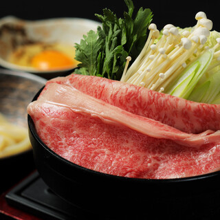 会食や接待、記念日等に厳選神戸牛のすき焼きを楽しむ
