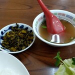 大陸飯店 - 中華スープに野沢菜が付いてきました