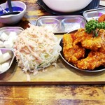 韓国料理 チキン＆サムギョプサル COCOYA - ヤンニョムチキン全景