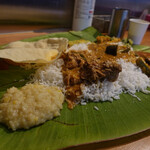 スリマンガラム - タミルニューイヤースペシャルバナナリーフミールス