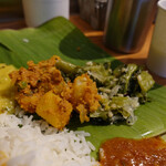 スリマンガラム - じゃがいもポリヤル、ほうれん草？ポリヤル