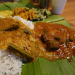 スリマンガラム - ベンダッカイトック、サンバル、ポンニライス