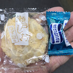 信濃 - 会計後、サービスに、お菓子が貰えます