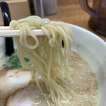 東龍軒 - 麺は細ストレート系