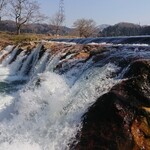 農口尚彦研究所　杜庵 - 小松市街から酒造までの途中にある十二ヶ滝。雪融けで水かさが増して迫力がありました。