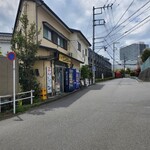 でぶそば - ⑥青木神社入口の交差点を渡った左がお店。どうですか？　[でぶそば]まで渥美 清さんが寅さんの衣装そのままで通ったであろう松竹大船撮影所からの経路でした