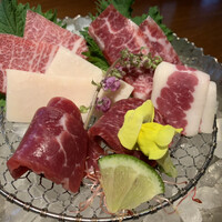 馬桜 下通り店 - 特上馬刺し盛り 6種