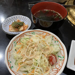 焼肉 鼎豐 - セットのサラダ、キムチ、スープ
