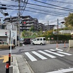 でぶそば - ⑤青木神社入口の交差点（交差点の角は長期休業中？のパタタ食堂）