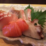 うみからそらへ - マグロ  カンパチ  タイ  サーモン  タコ