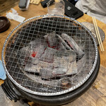 Shichirin Yaki Osakana Kuwaeta Doraneko - 七輪焼台