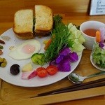 茶蔵坊 - 蒸し鶏とアボカドのサンドウィッチ