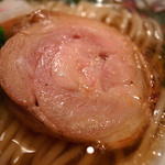 やきとり まさ吉 - 焼き鳥と同じ炭で丁寧に焼かれたチャーシュー＠鶏中華そば（小）680円