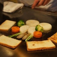 ビフテキのカワムラ 三宮本店 - 目の前で焼いてくださいます