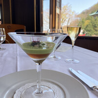 ザ・フジヤ - グリンピースのフォンダンにズワイガニのマリネ　キャビア添え