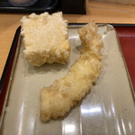 Ayagawa Udon - イカ天と豆腐の天ぷらです