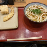 あやがわうどん - 料理写真:かけうどんと天ぷらです