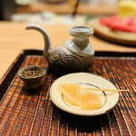 おが和 - ◎沖縄から帰ってきた友人が泡盛古酒と冬瓜漬けを持ってきて皆んなに振る舞った。度数は40度。酔っ払った❗️