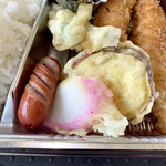 Matontei - 素朴感のある天ぷらは酒泥棒⁈
      赤ウインナーは昭和から続く逸品。