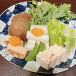 人形町今半 - 野菜　麩には「今半」の文字が