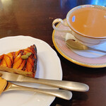 森のらくだ - りんごのタルトとミルクティー