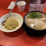 麺家 ぶらっくぴっぐ - ラーメン＋半チャーハン