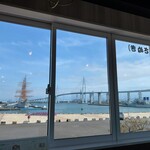 Kifujinkan - 海王丸と新湊大橋が見えます。