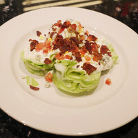 Morton's The Steakhouse 丸の内 - アイスバーグウェッジバイツ(平日17時～19時は900円)