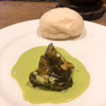 開化亭 - ⑥黒あわび肝入りオイスターソースと青梗菜のクリームソース　花巻