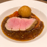 開化亭 - ⑦フランス産仔牛のロース、愛知県加藤農園のフルーツトマト、カレー粉を使ったチリソース